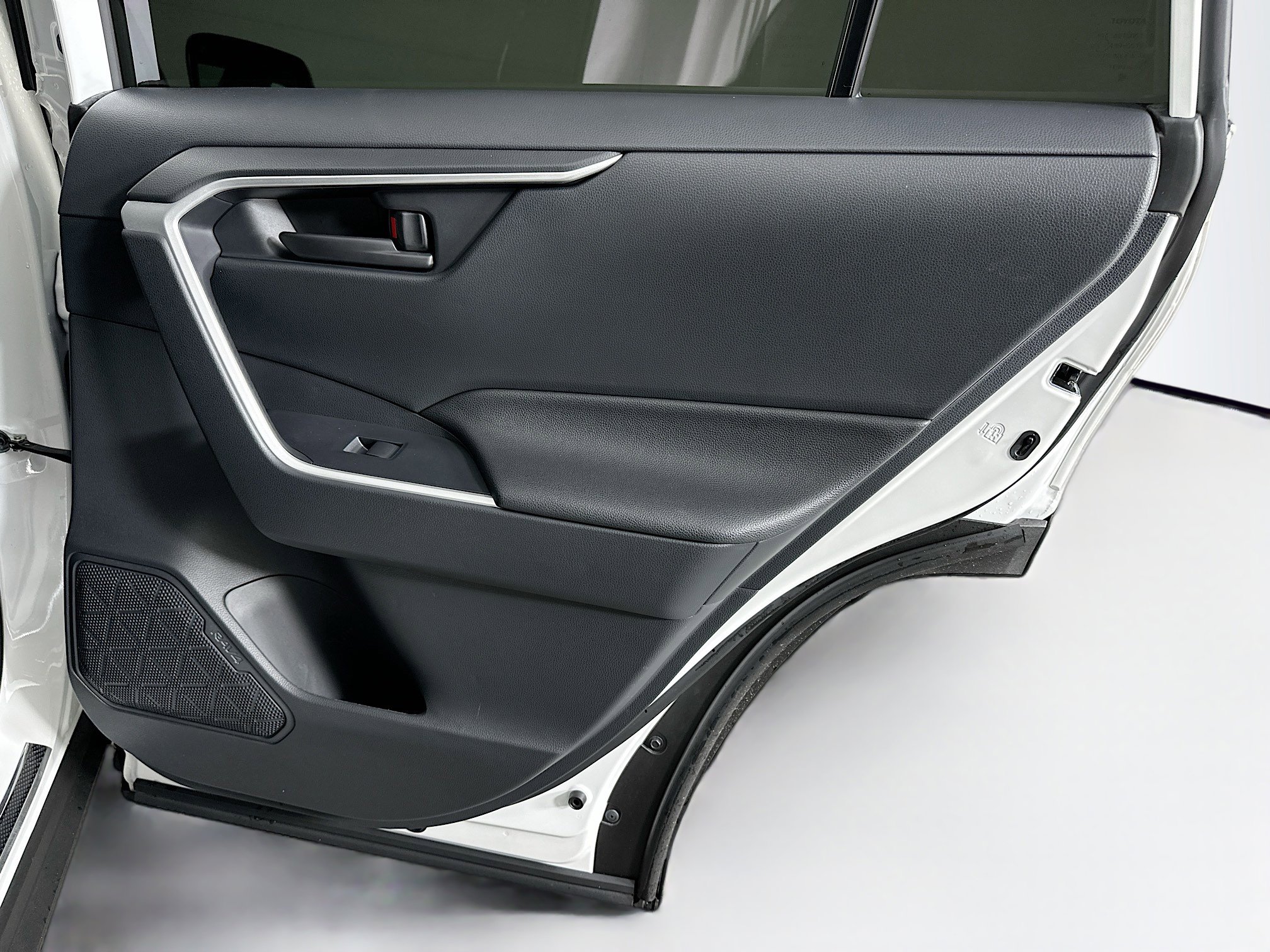 Used 2025 Toyota RAV4 LE image 28