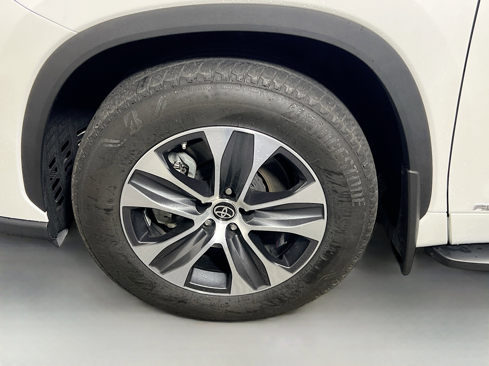 Used 2024 Toyota Highlander XLE image 13