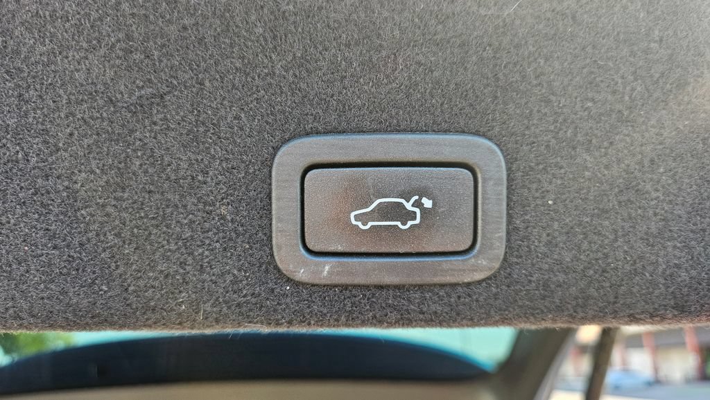 Used 2017 Volvo XC60 T6 Inscription w/ Climate Package AWD/4WD image 16