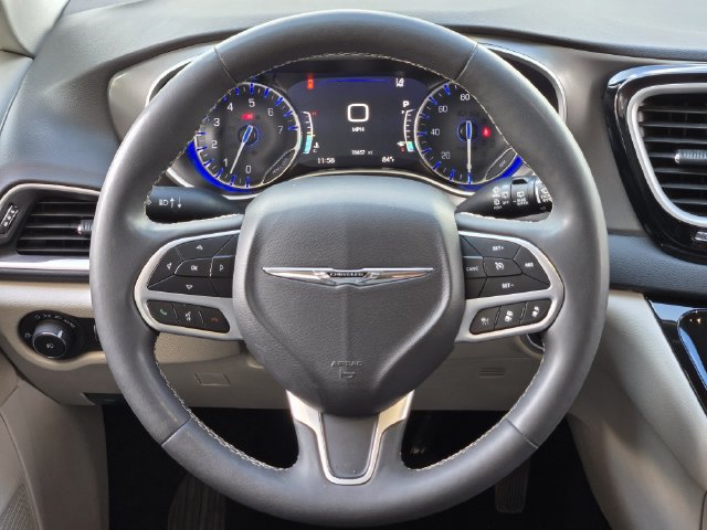 Used 2024 Chrysler Pacifica Touring-L FWD image 27