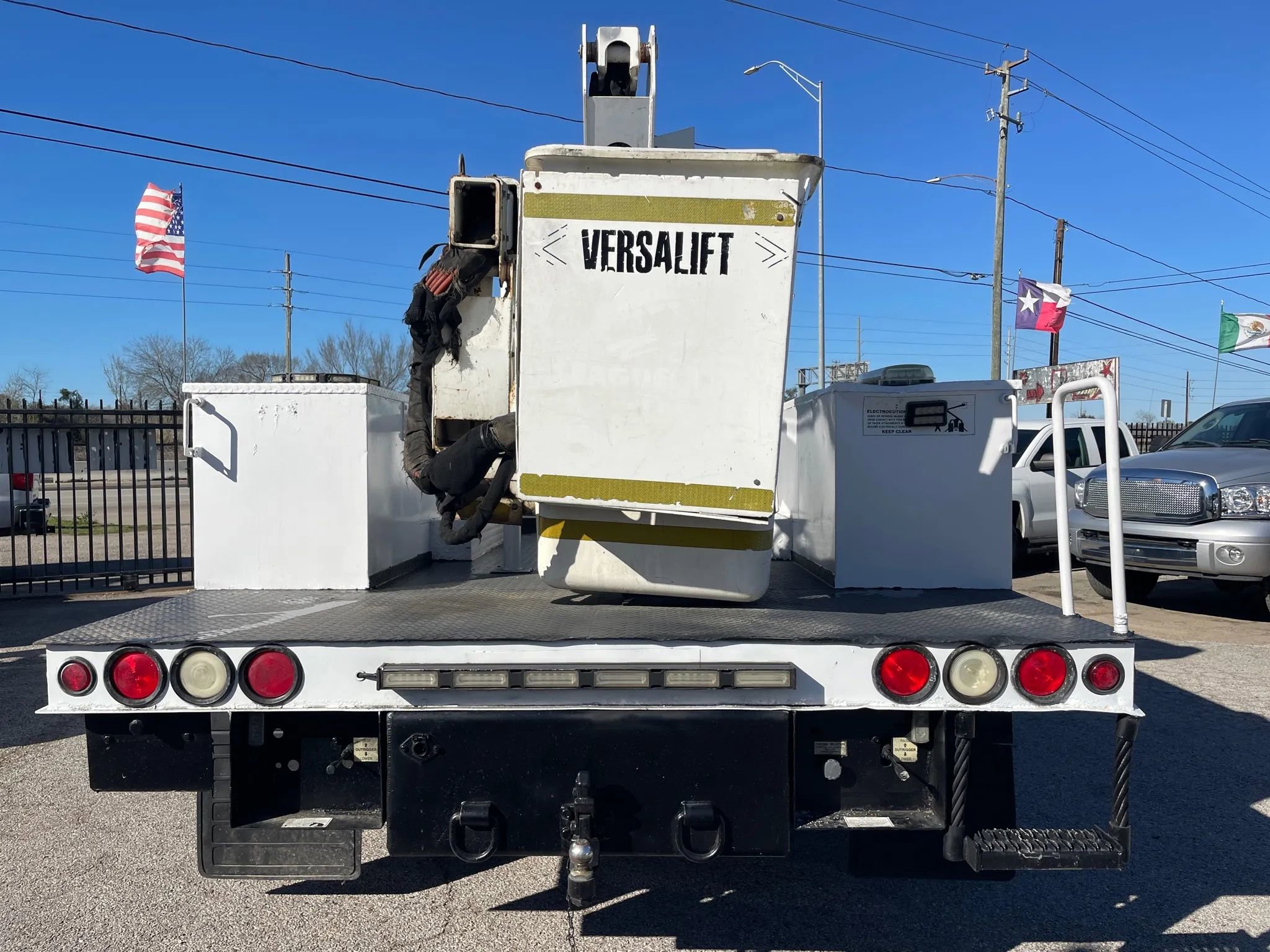 Used 2008 Ford F550 2WD Regular Cab Super Duty image 4