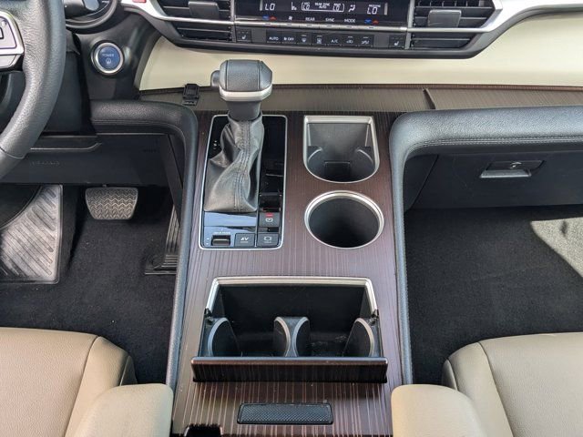 Used 2024 Toyota Sienna XLE image 19