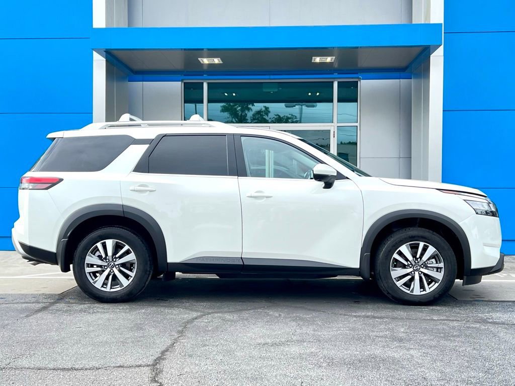 Used 2022 Nissan Pathfinder SL image 3