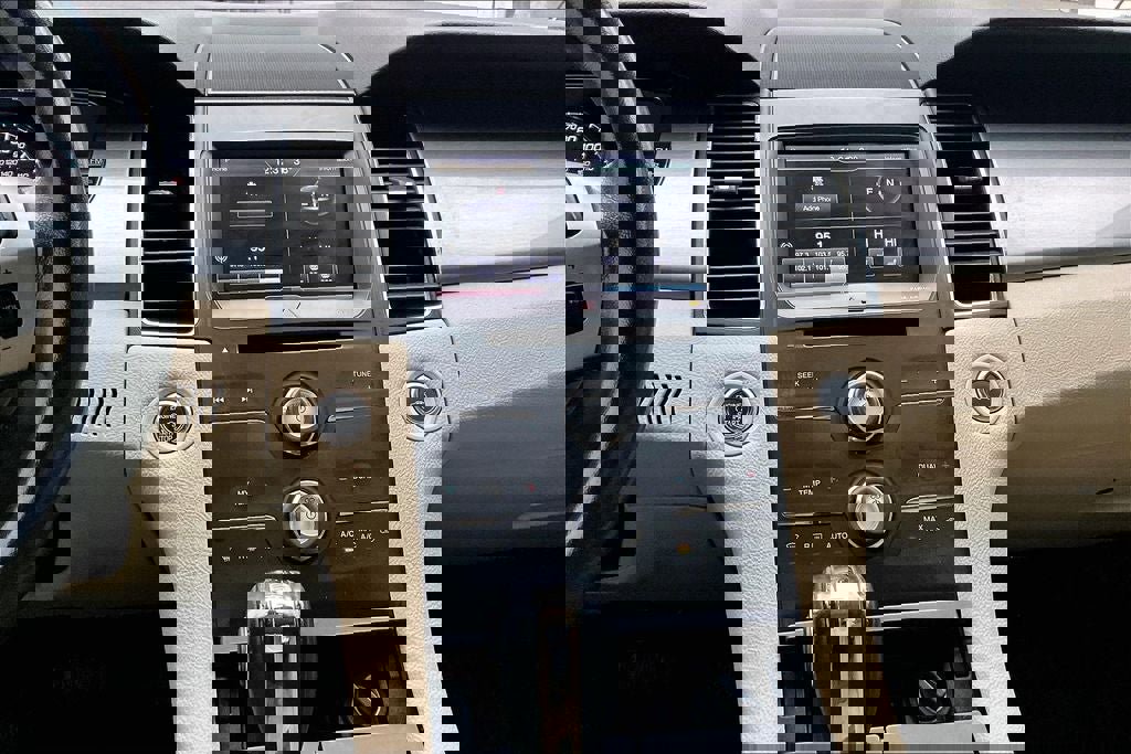 Used 2015 Ford Taurus SEL w/ Equipment Group 201A image 5