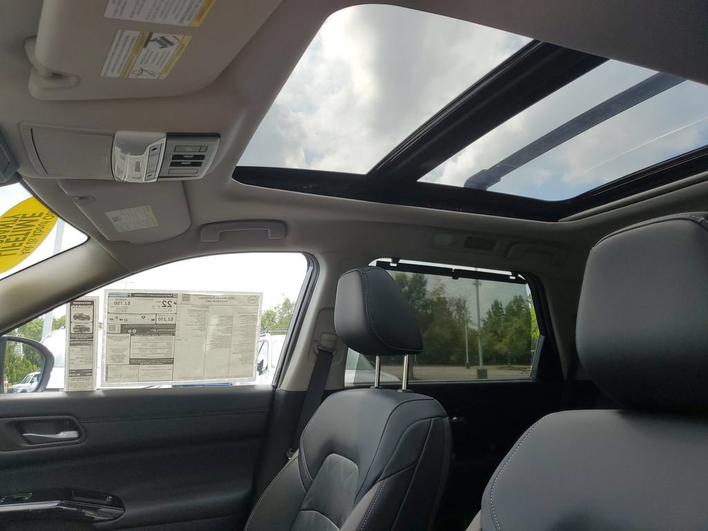 New 2026 Nissan Pathfinder Platinum w/ Lighting Package AWD/4WD image 18