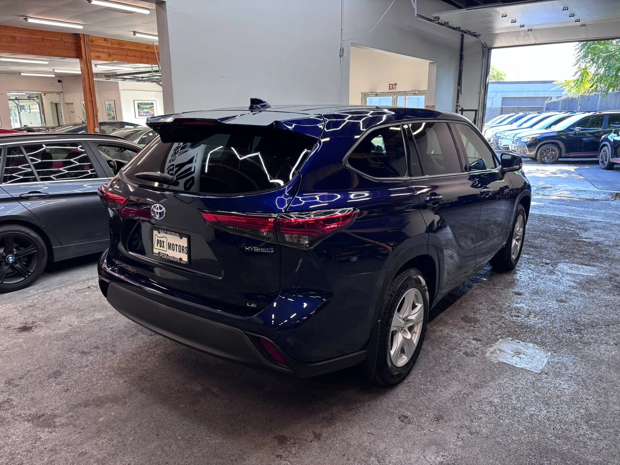 Used 2020 Toyota Highlander LE AWD/4WD image 5