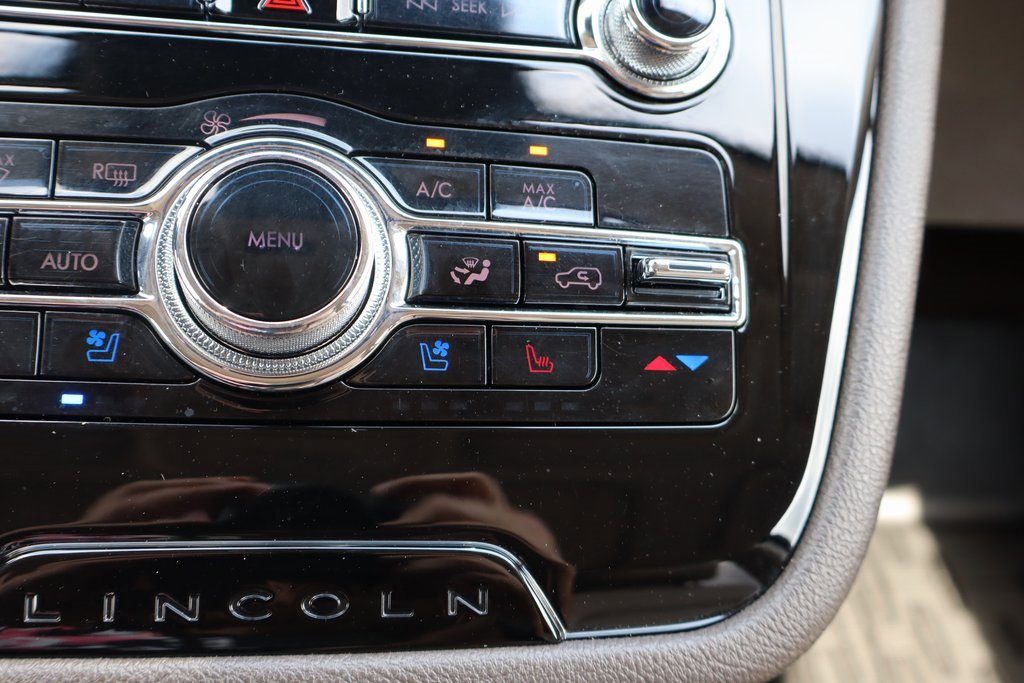 Used 2022 Lincoln Corsair Reserve w/ Equipment Group 201A image 10