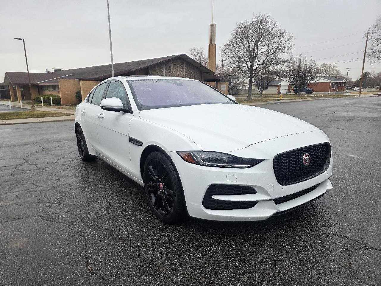 Used 2020 Jaguar XE S image 9
