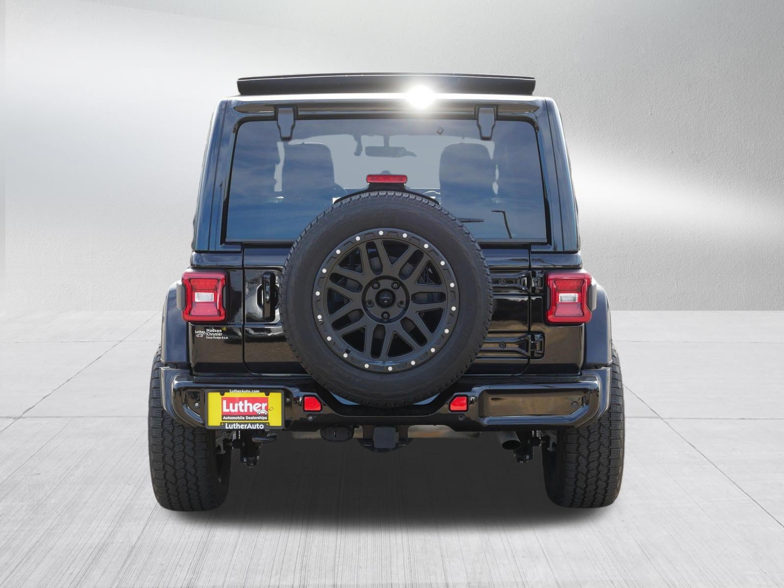 Used 2022 Jeep Wrangler Unlimited Sahara AWD/4WD image 6