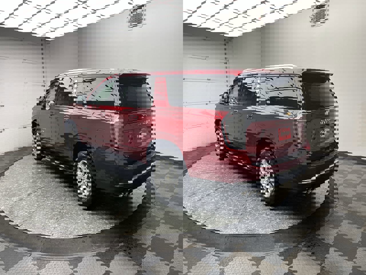 Certified 2025 Chevrolet Suburban Premier w/ Sun And Tow Package AWD/4WD image 2