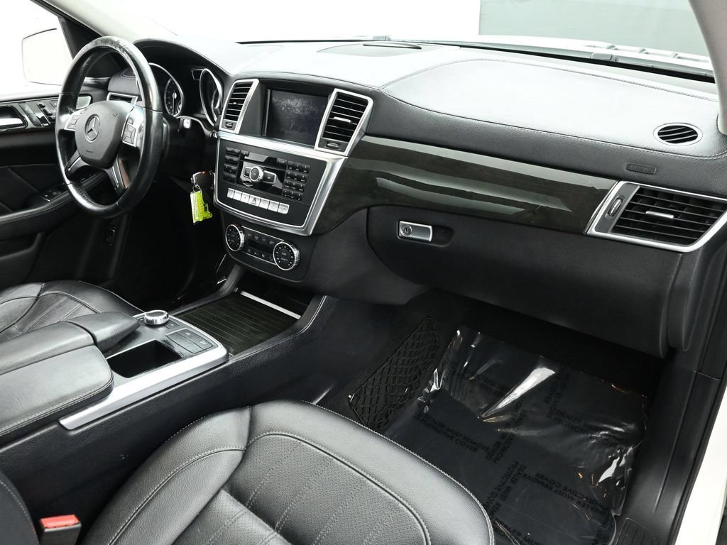 Used 2016 Mercedes-Benz GL 450 4MATIC w/ Premium I Package image 27