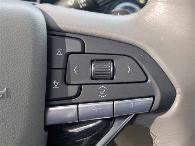 Used 2025 Cadillac XT6 Premium Luxury image 17