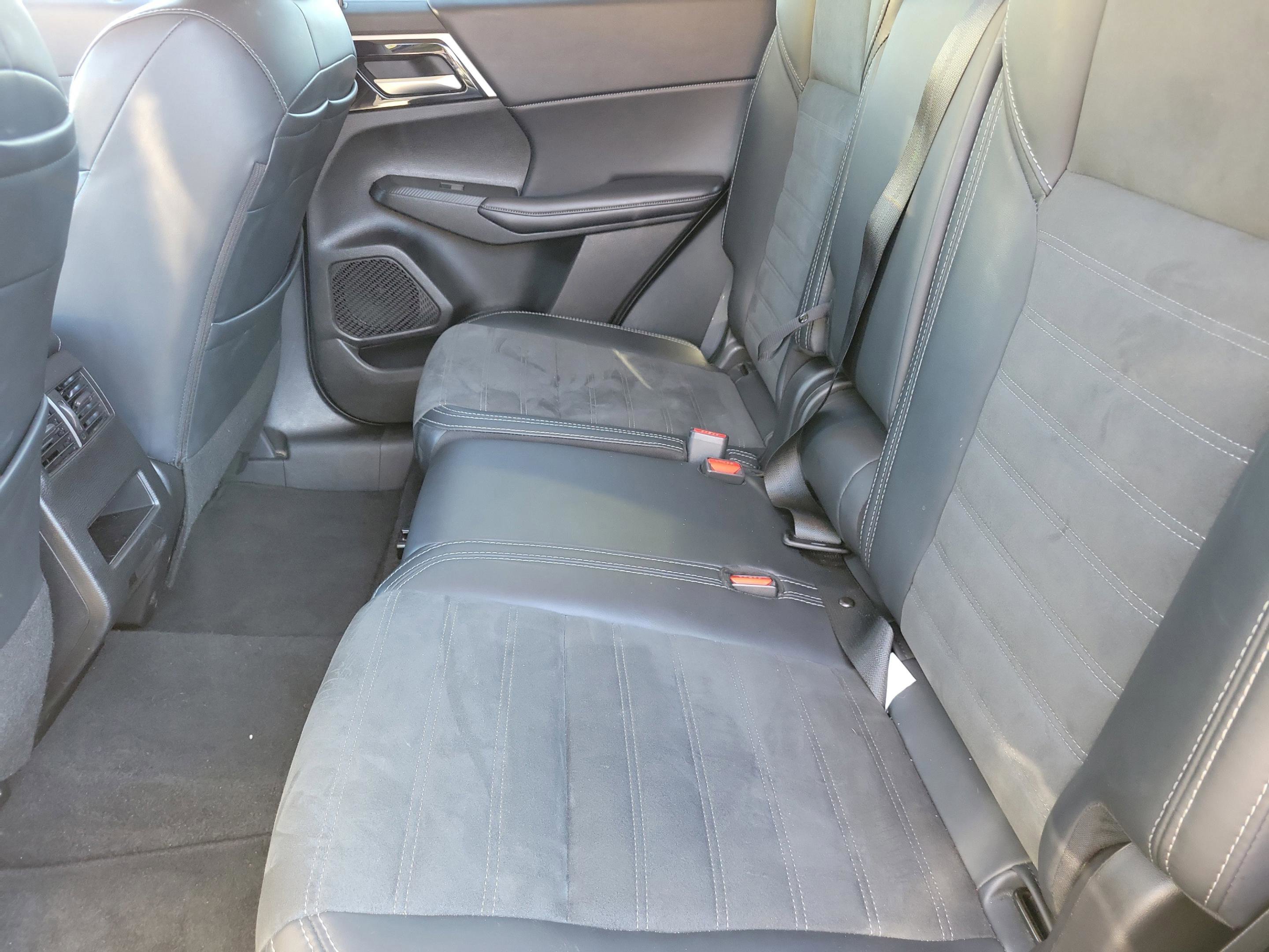 Used 2024 Mitsubishi Outlander SE image 21