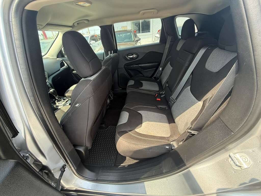Used 2014 Jeep Cherokee Latitude w/ Cold Weather Group image 17