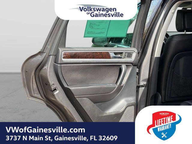 Used 2014 Volkswagen Touareg Executive AWD/4WD image 12