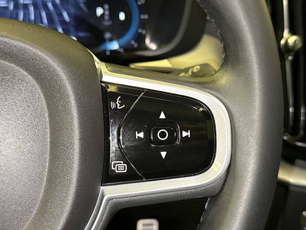 Used 2022 Volvo XC60 B5 R-Design w/ Protection Package Premier image 30