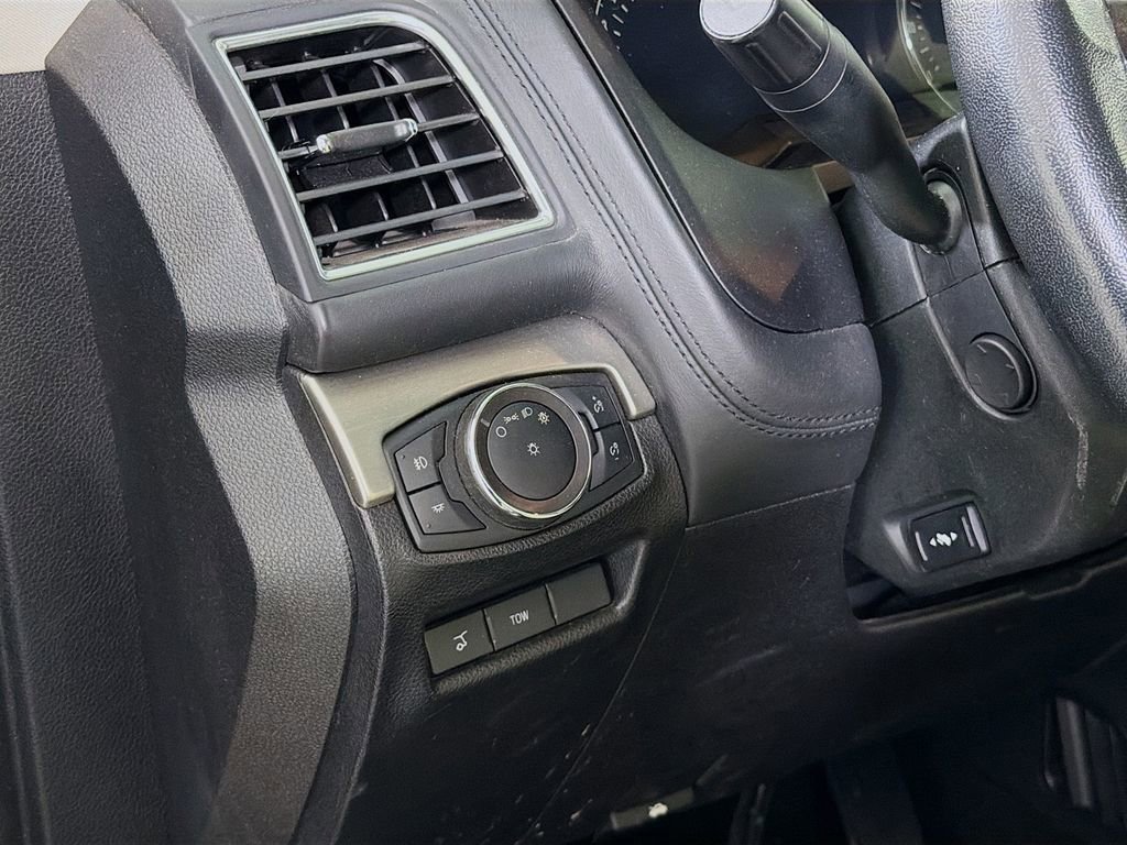 Used 2018 Ford Explorer Platinum image 12