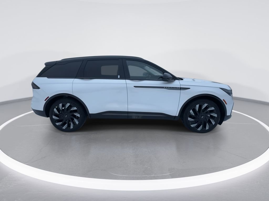 New 2026 Lincoln Nautilus Reserve image 9