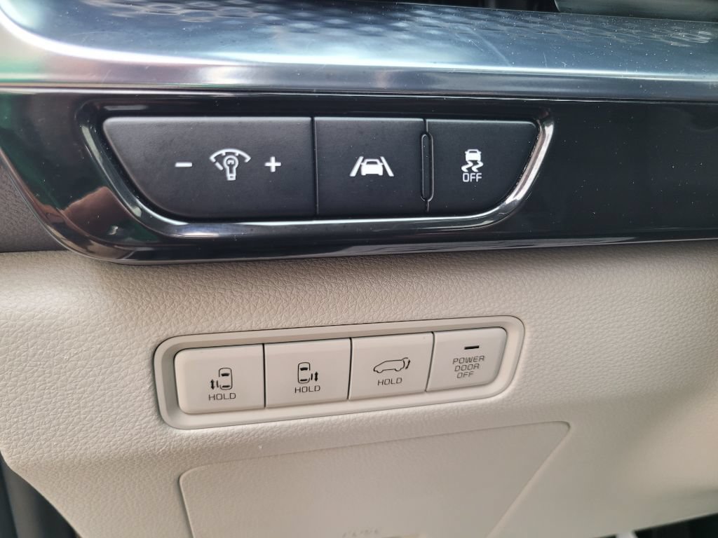 Used 2023 Kia Carnival SX Prestige FWD image 23