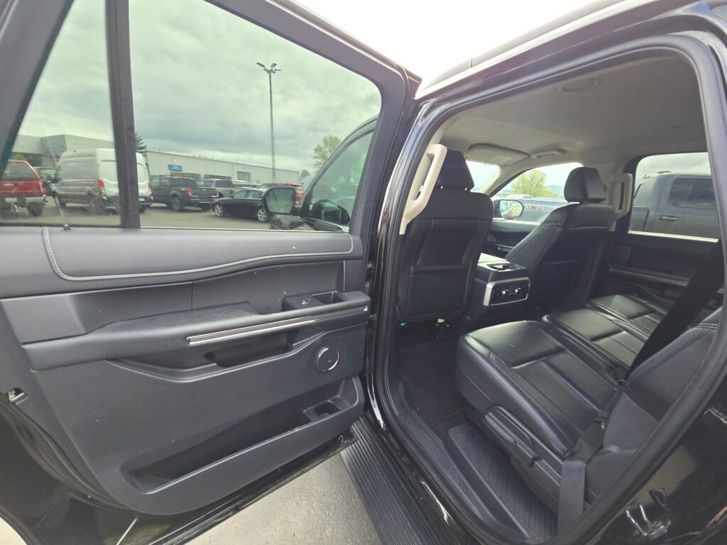Used 2024 Ford Expedition Max XLT image 12