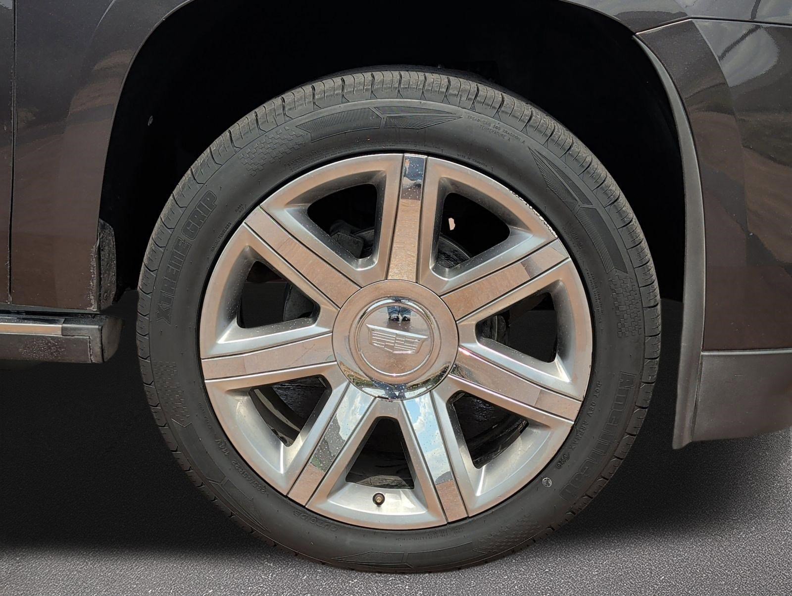 Used 2017 Cadillac Escalade Premium Luxury RWD image 7
