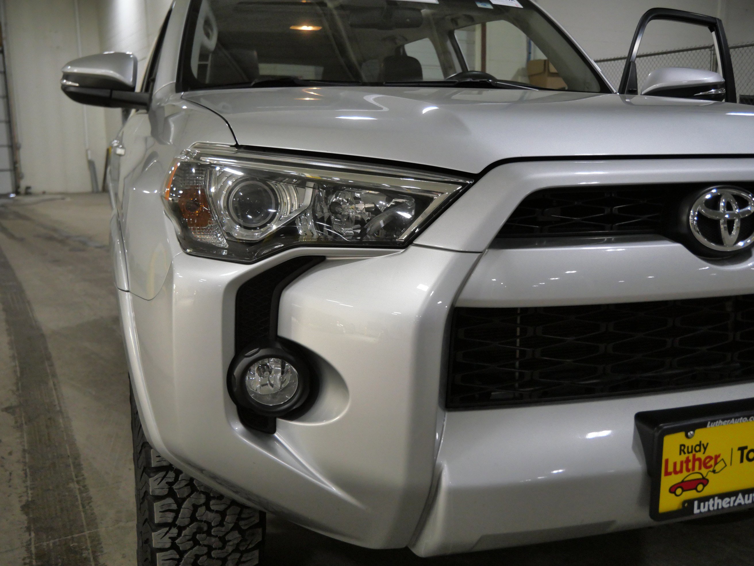 Used 2018 Toyota 4Runner SR5 Premium image 17