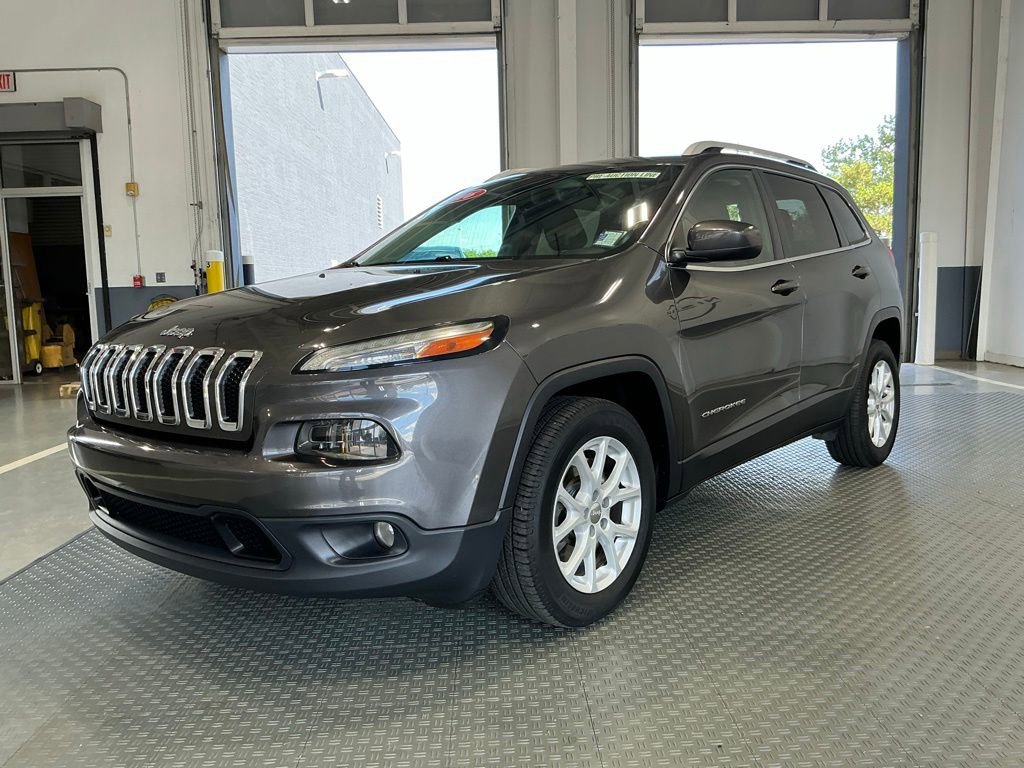 Used 2016 Jeep Cherokee Latitude w/ Comfort/Convenience Group FWD image 2