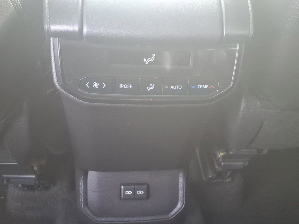 Certified 2024 Toyota Highlander XLE image 23