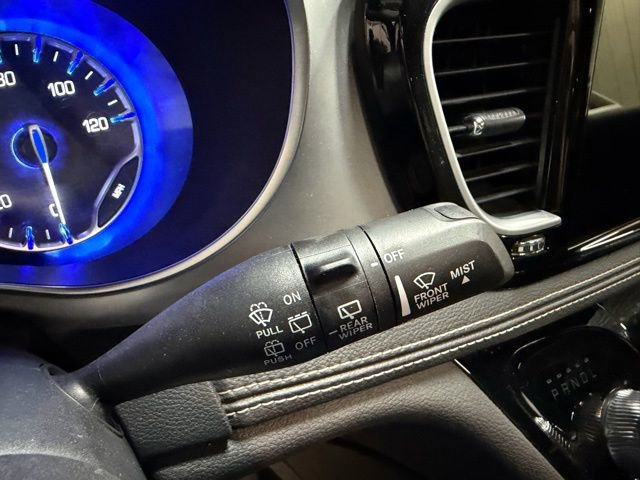 Used 2025 Chrysler Pacifica Limited image 40