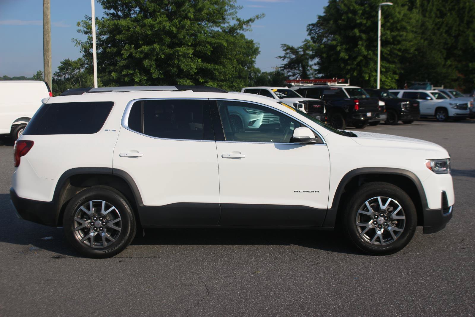 Used 2021 GMC Acadia SLE w/ Driver Convenience Package FWD image 8