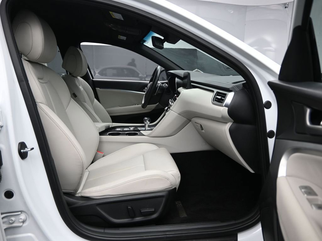 Used 2024 Genesis G70 2.5T image 32