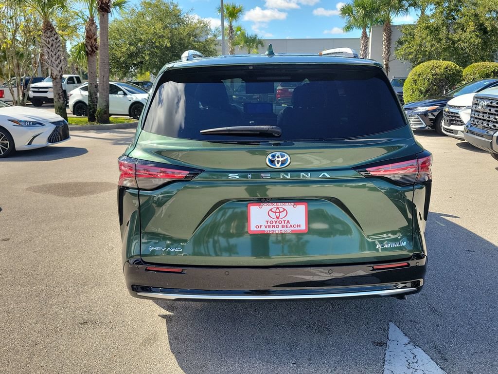 Used 2025 Toyota Sienna Platinum AWD/4WD image 5