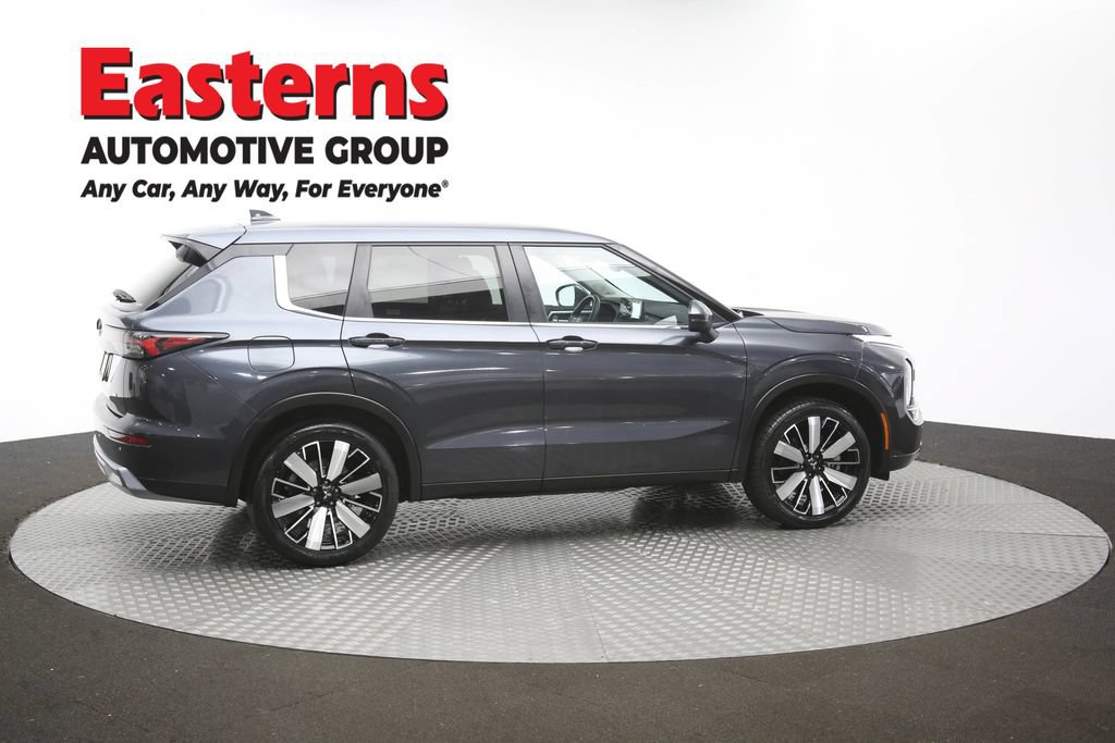 Used 2025 Mitsubishi Outlander SE AWD/4WD image 44