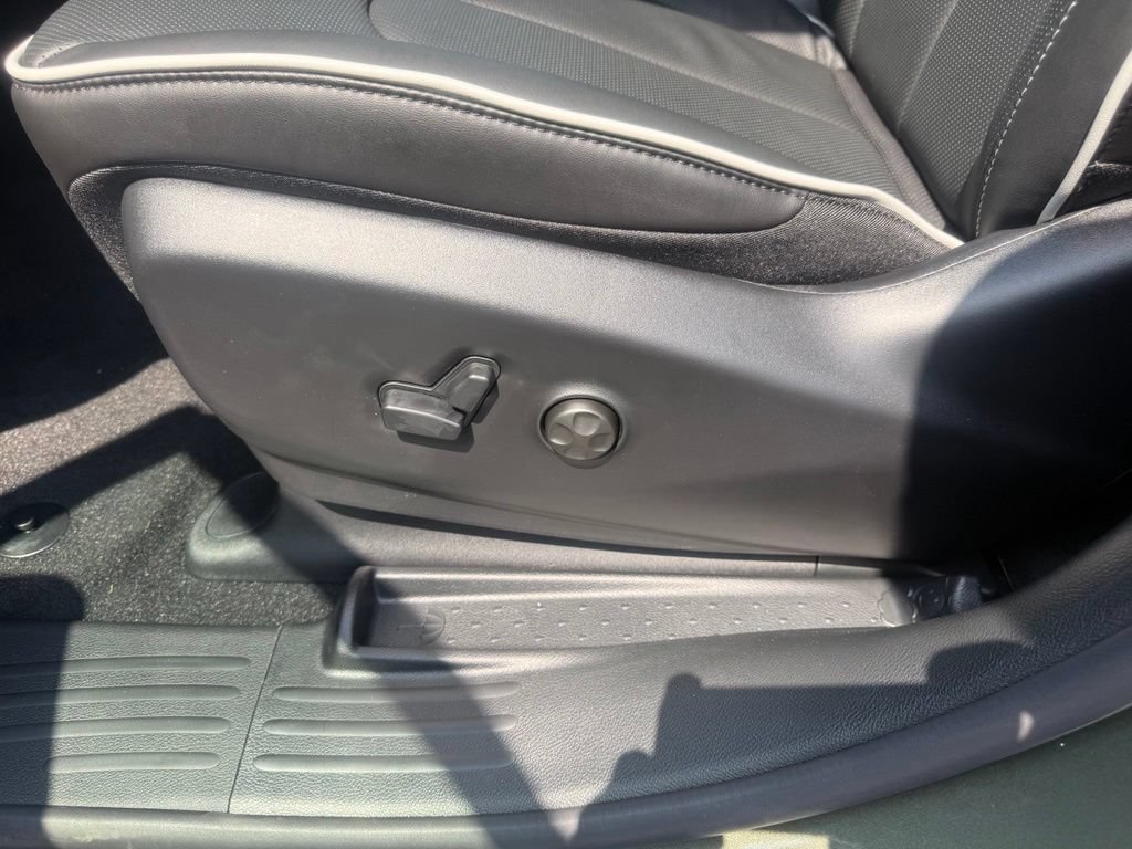 New 2027 Chrysler Pacifica Limited FWD image 13