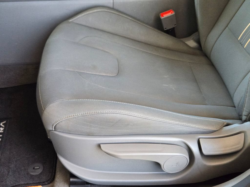 Used 2025 Hyundai Elantra Sport FWD image 13