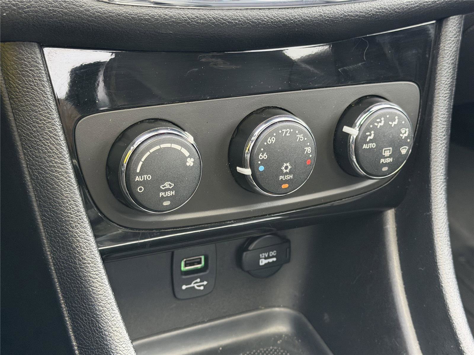 Used 2014 Chrysler 200 Limited w/ Sun/Sound Group FWD image 24