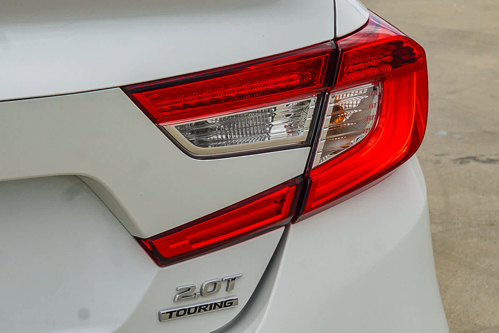 Used 2019 Honda Accord Touring image 12