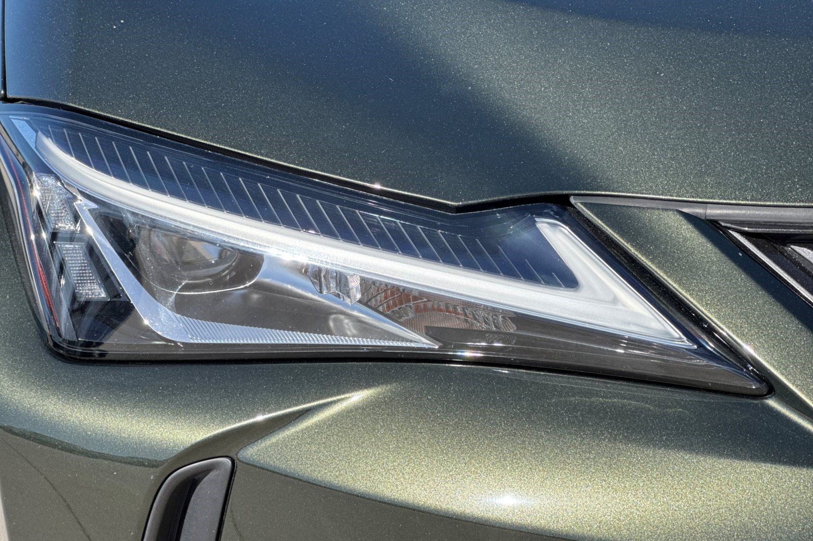 Used 2019 Lexus UX 200 w/ Accessory Package FWD image 11