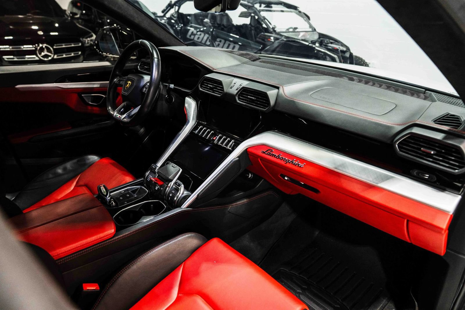 Used 2022 Lamborghini Urus AWD/4WD image 24