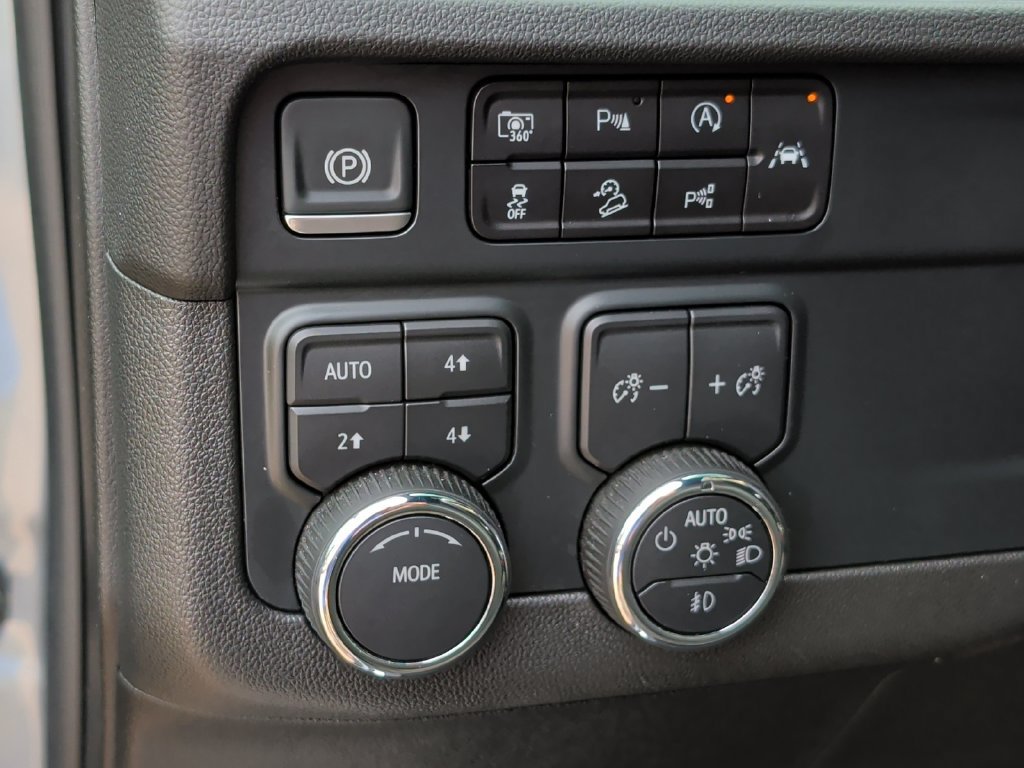 Used 2025 Chevrolet Tahoe Z71 AWD/4WD image 14