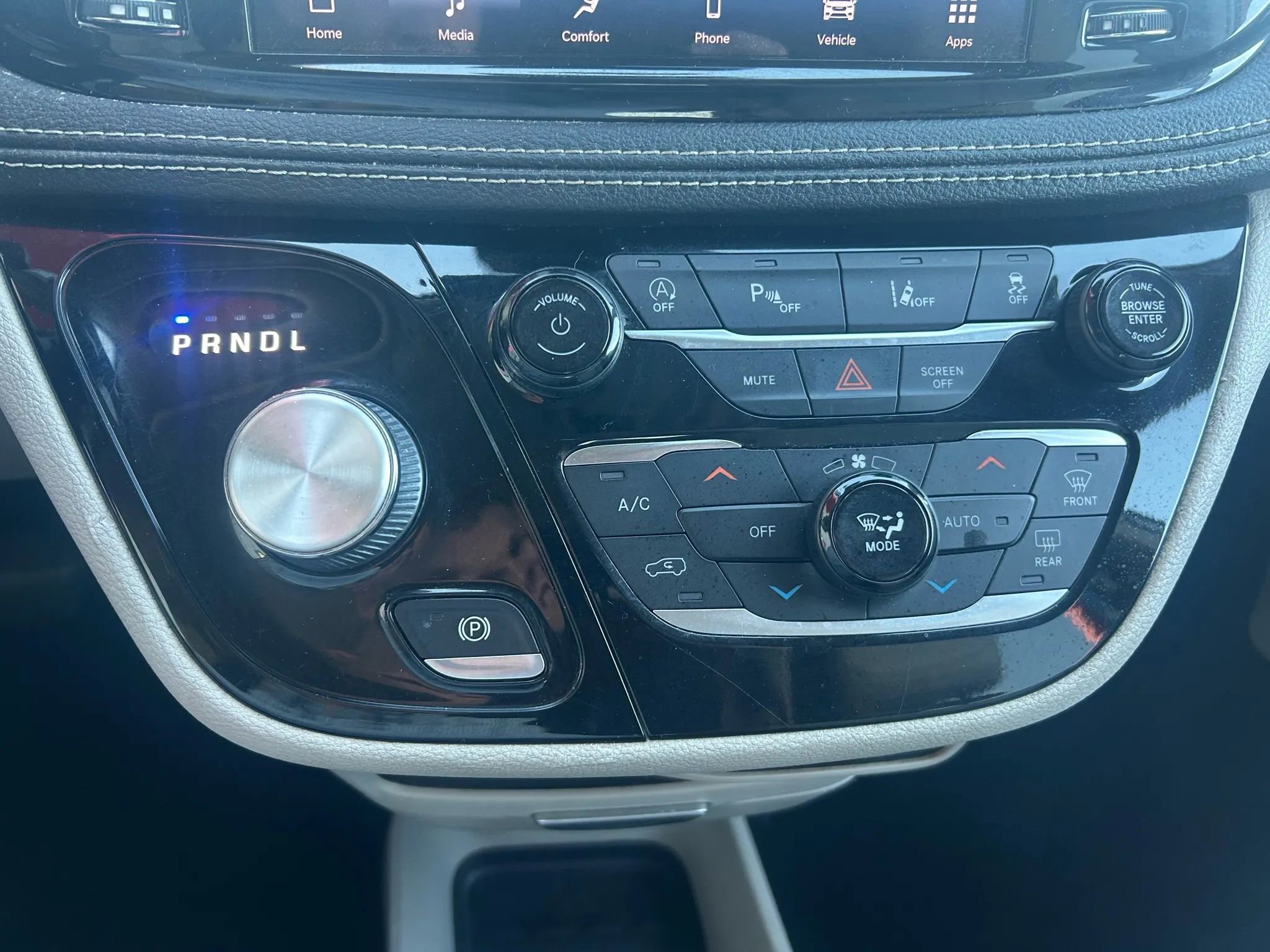 Used 2021 Chrysler Pacifica Touring-L image 11