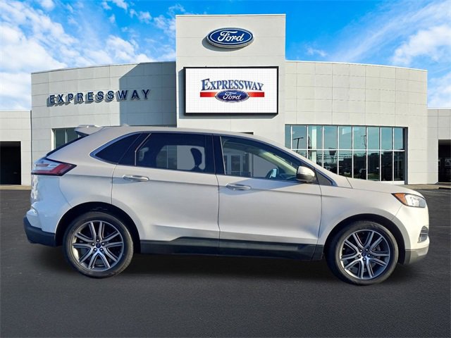 Used 2019 Ford Edge Titanium w/ Cold Weather Package image 5