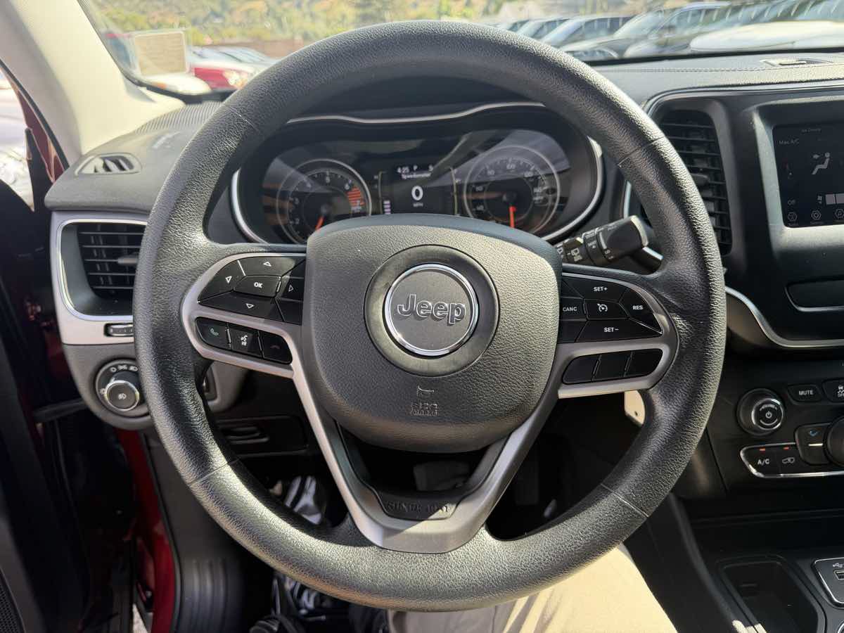 Used 2019 Jeep Cherokee Latitude w/ Popular Appearance Group FWD image 10