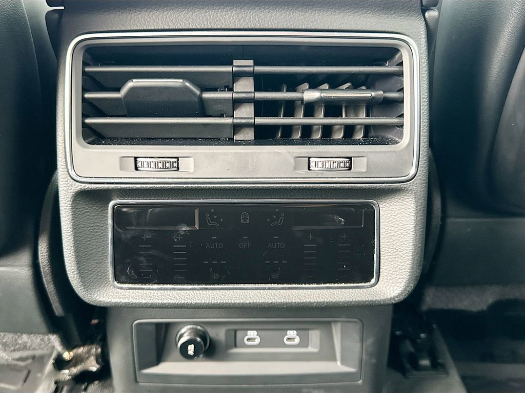 Used 2022 Audi SQ7 Prestige w/ Prestige Package image 28