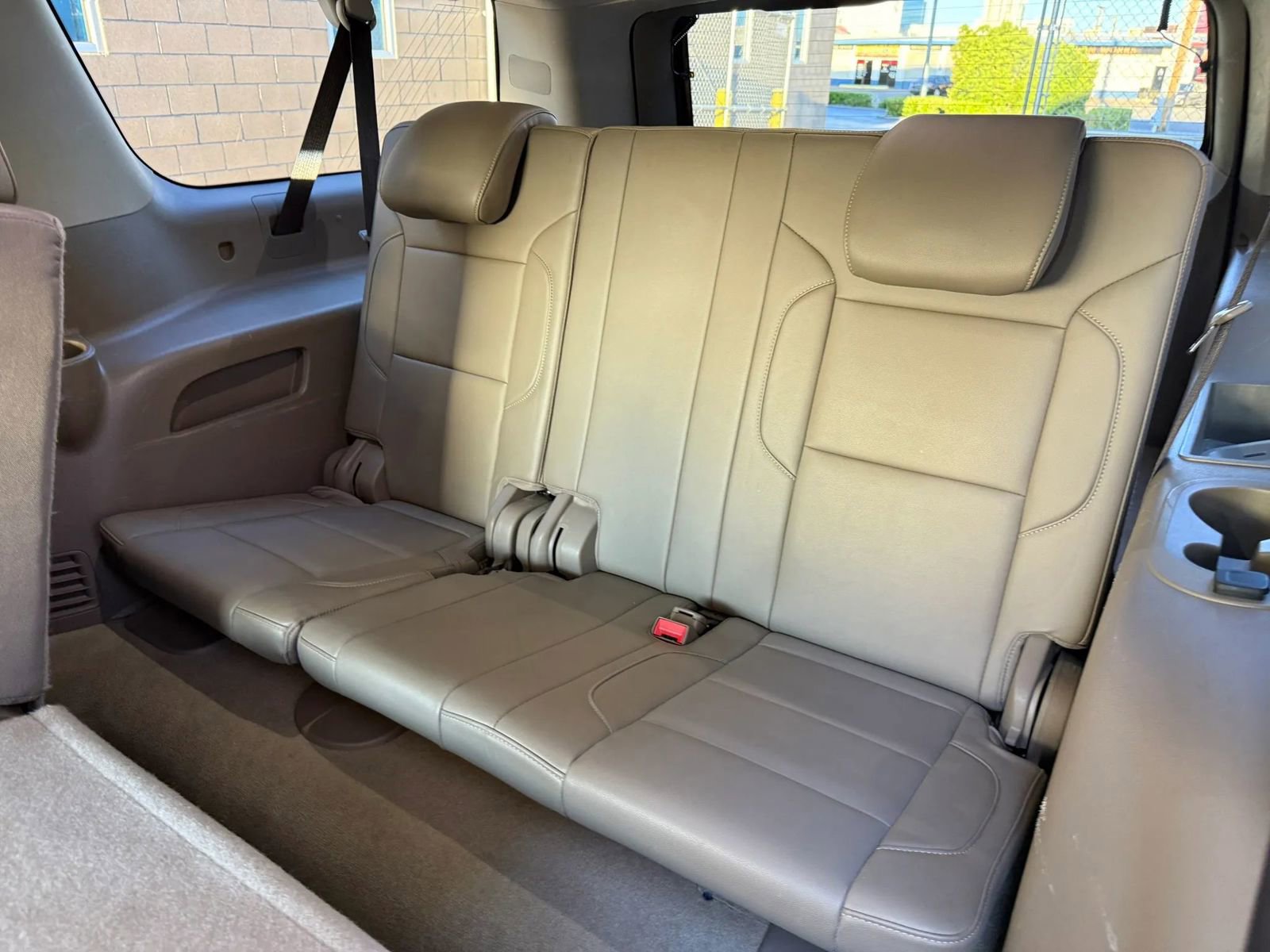 Used 2018 Chevrolet Suburban LT RWD image 17