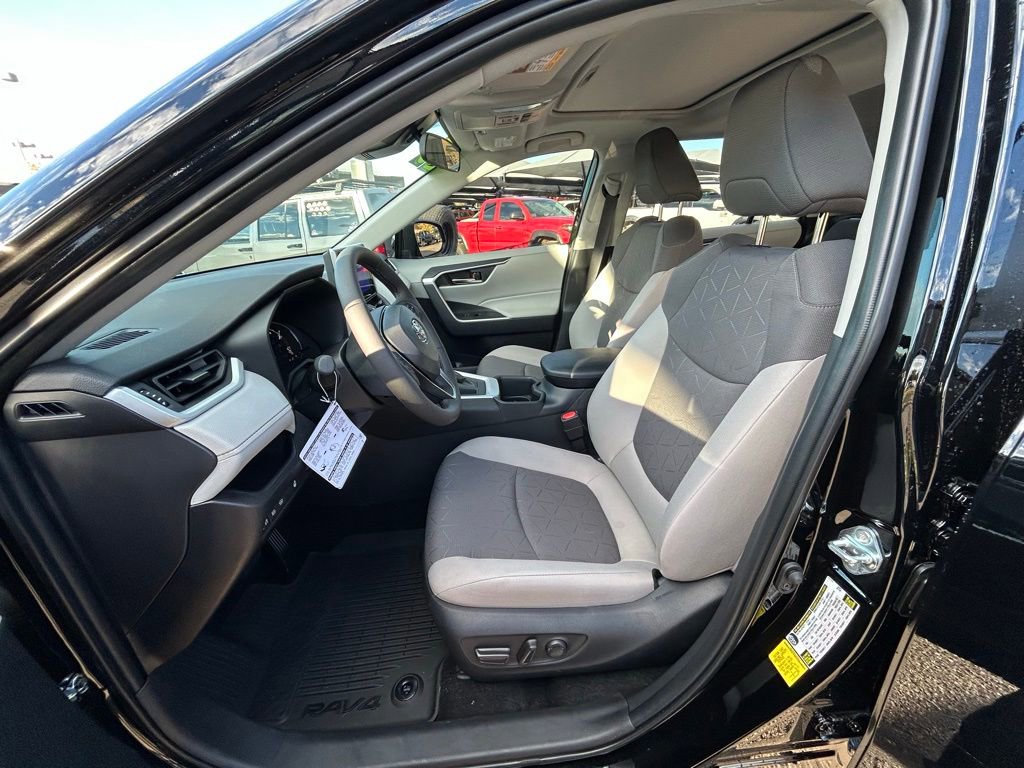 Used 2025 Toyota RAV4 XLE w/ Convenience Package image 13