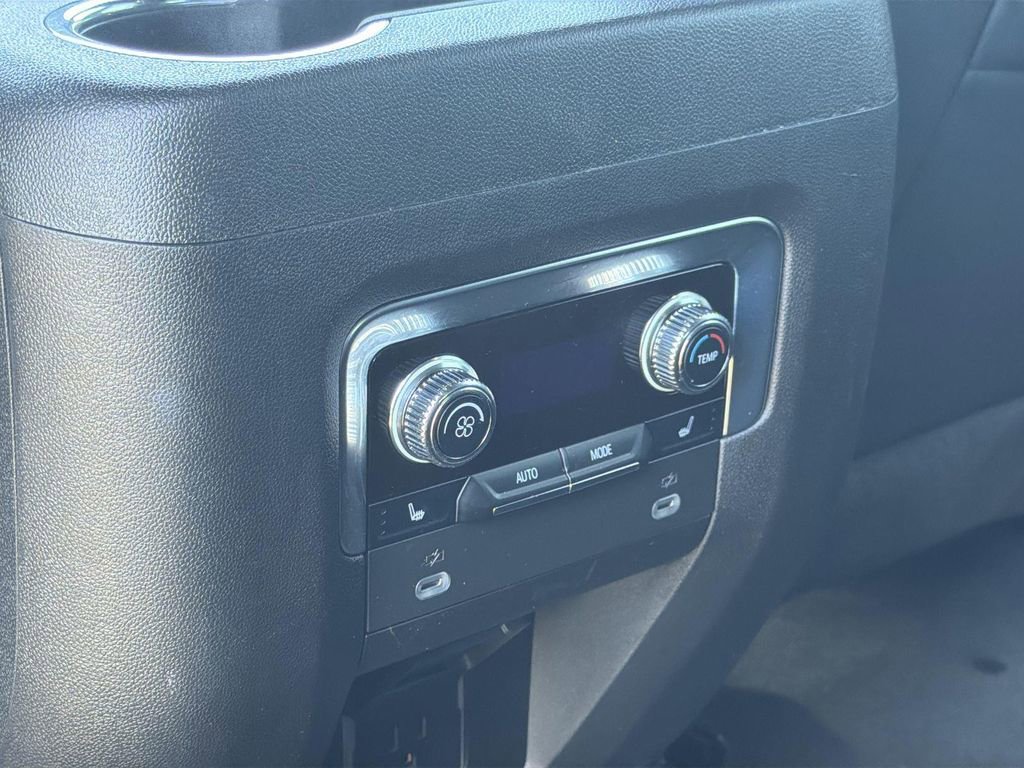 Used 2023 GMC Yukon SLT w/ SLT Premium Package image 27