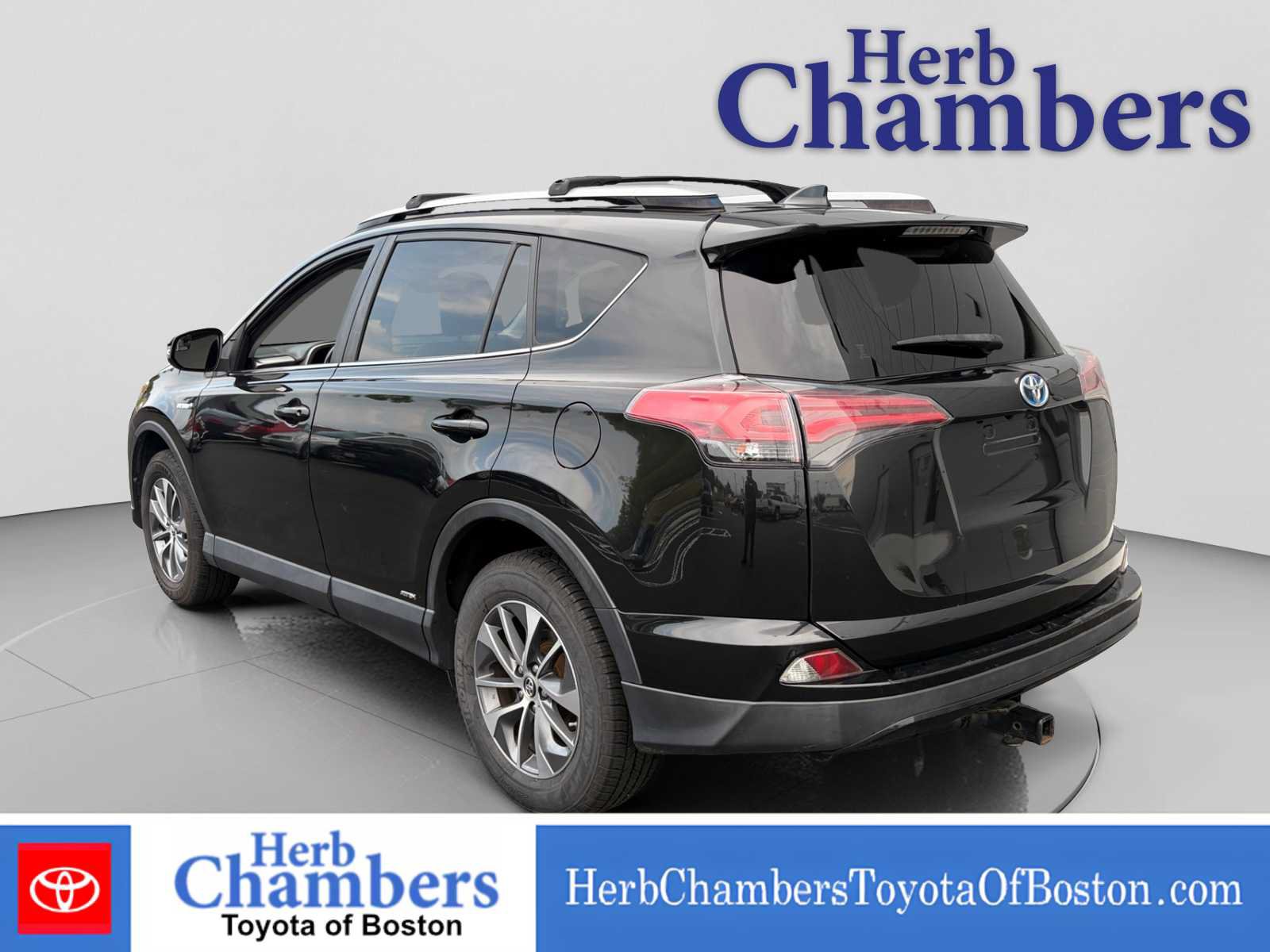 Used 2017 Toyota RAV4 XLE w/ All Weather Liner Package AWD/4WD image 3