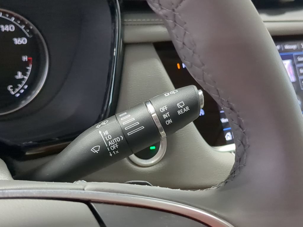 Used 2025 Cadillac XT5 Premium Luxury AWD/4WD image 31