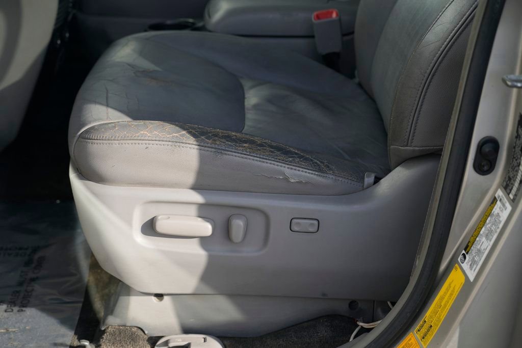 Used 2005 Toyota Sienna XLE image 18